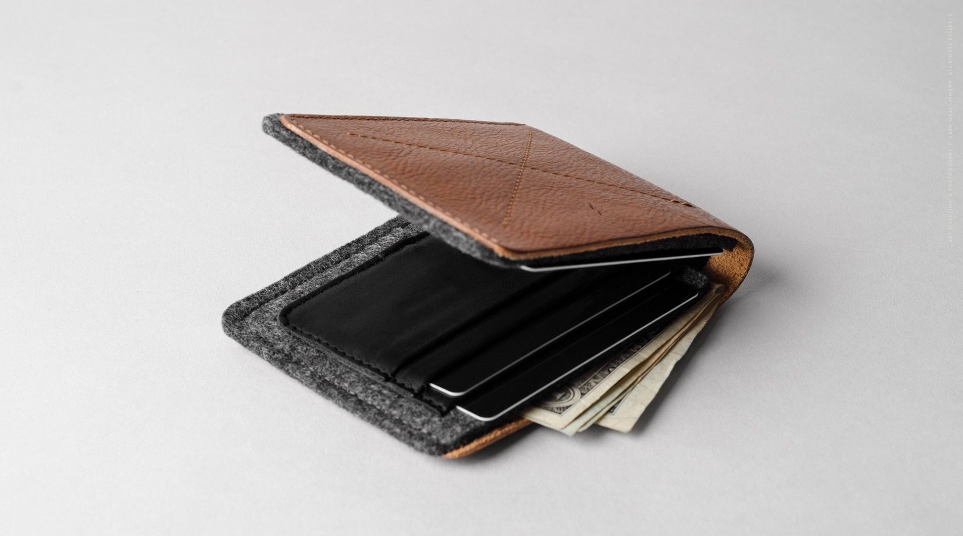 Bi-Fold Wallet Tan Leather / Gray Felt